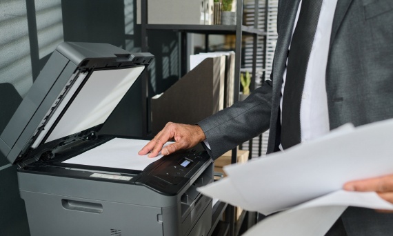 Różnice między papierem ksero a papierem do drukarek – co warto wiedzieć?